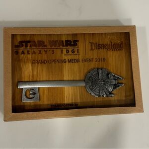 Star Wars Galaxy’s Edge Disneyland Media Event 2019 Key - Limited Edition